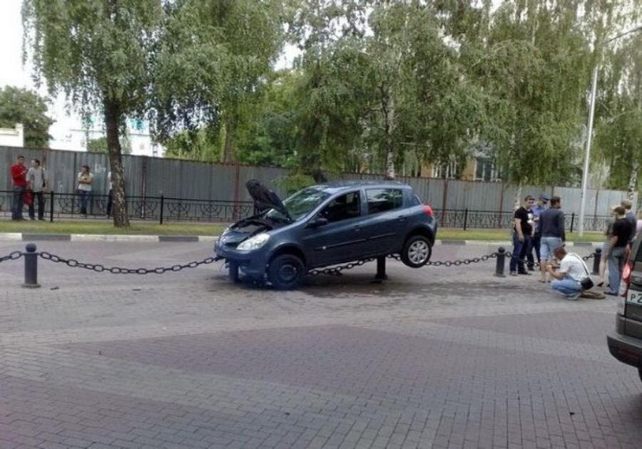 voiture, parking, insolite, malchance