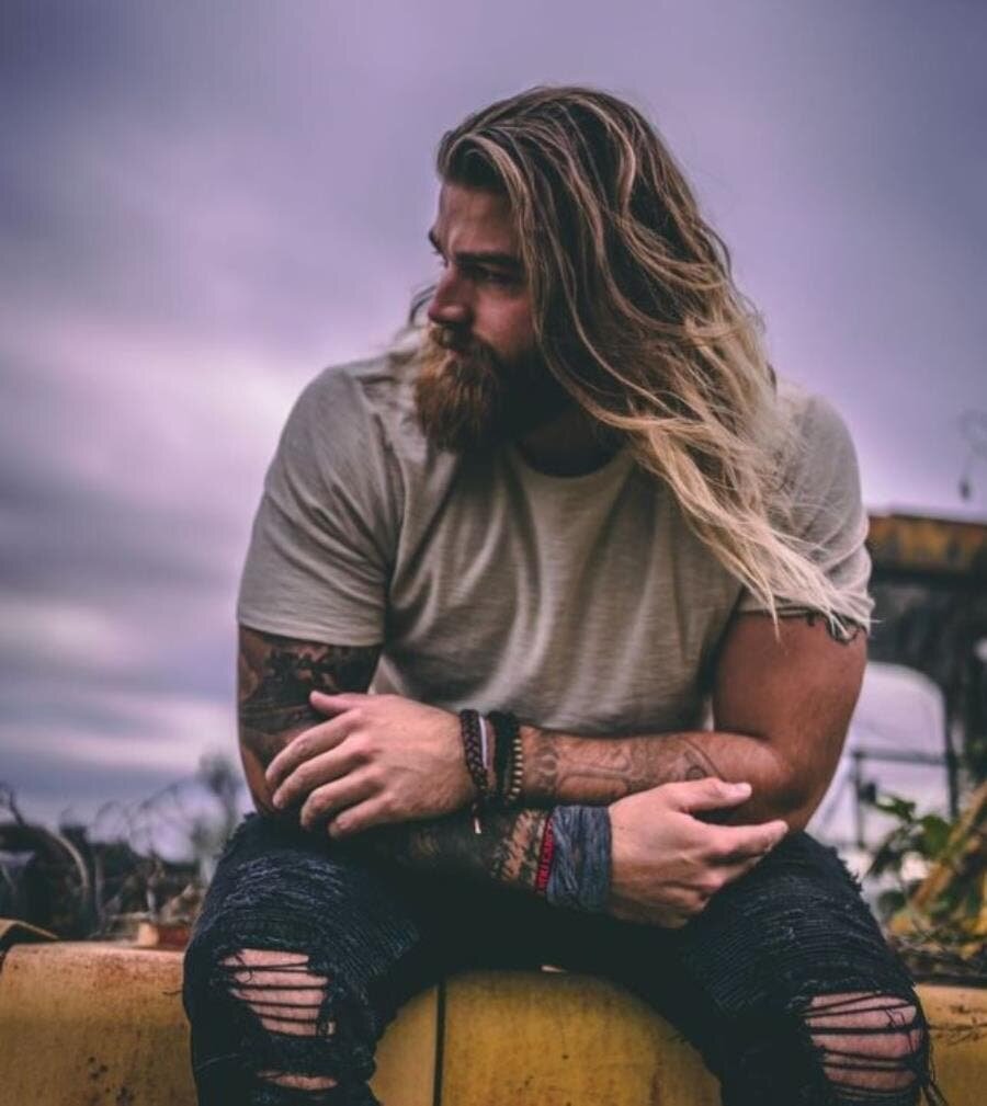 viking, moderne, cheveux, long, barbe, tatouages