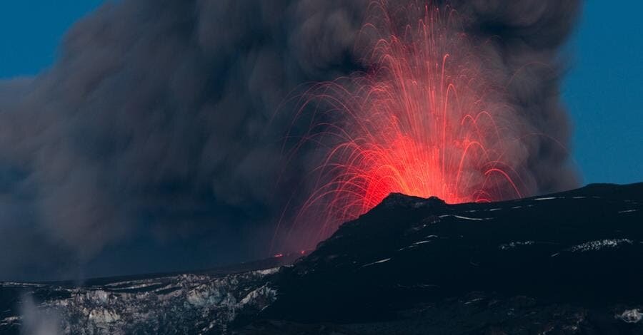 volcan éruption