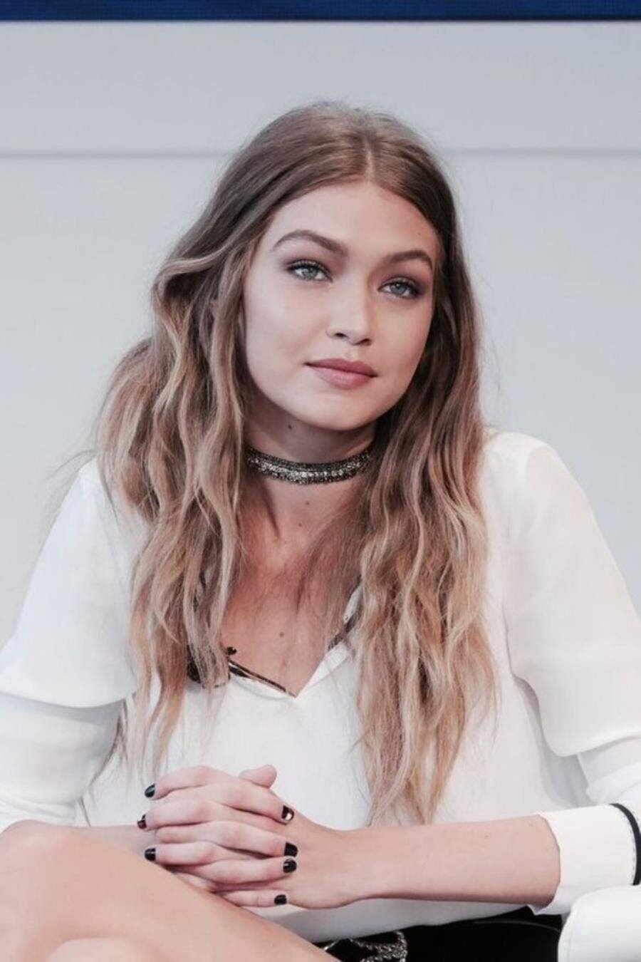 gigi hadid collier