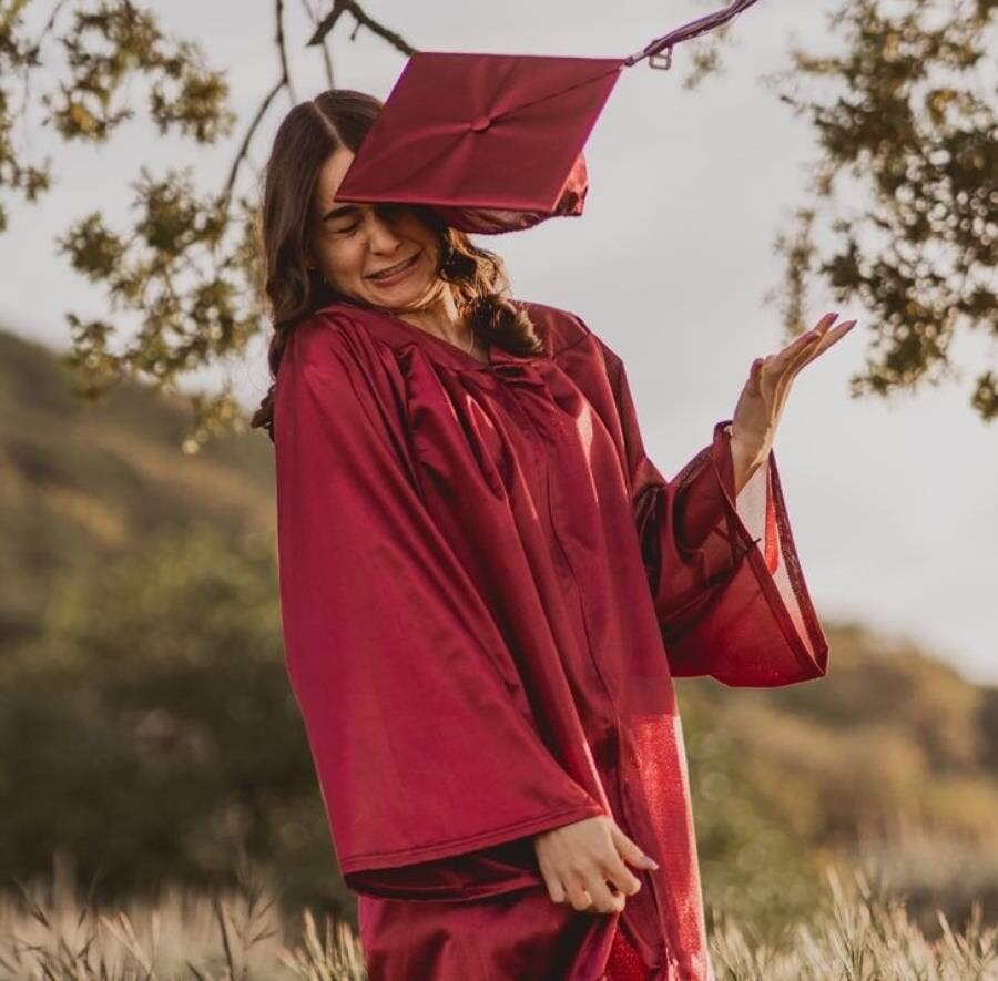 fille robe diplôme