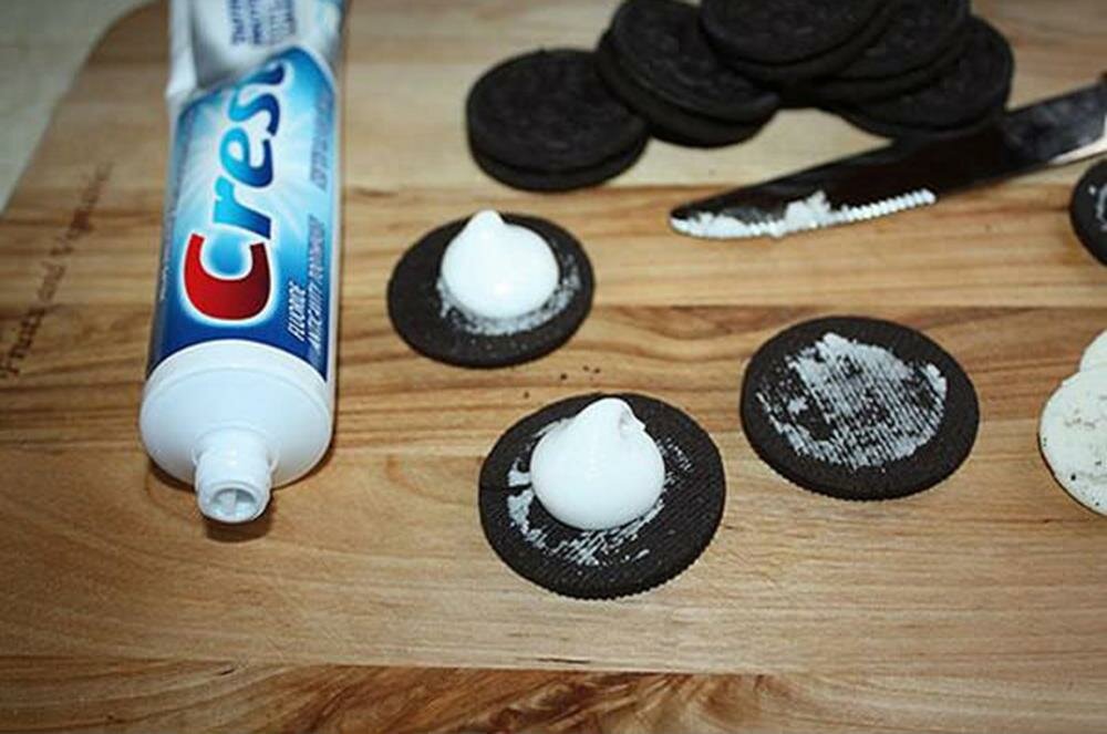 oreo dentifrice blague bureau