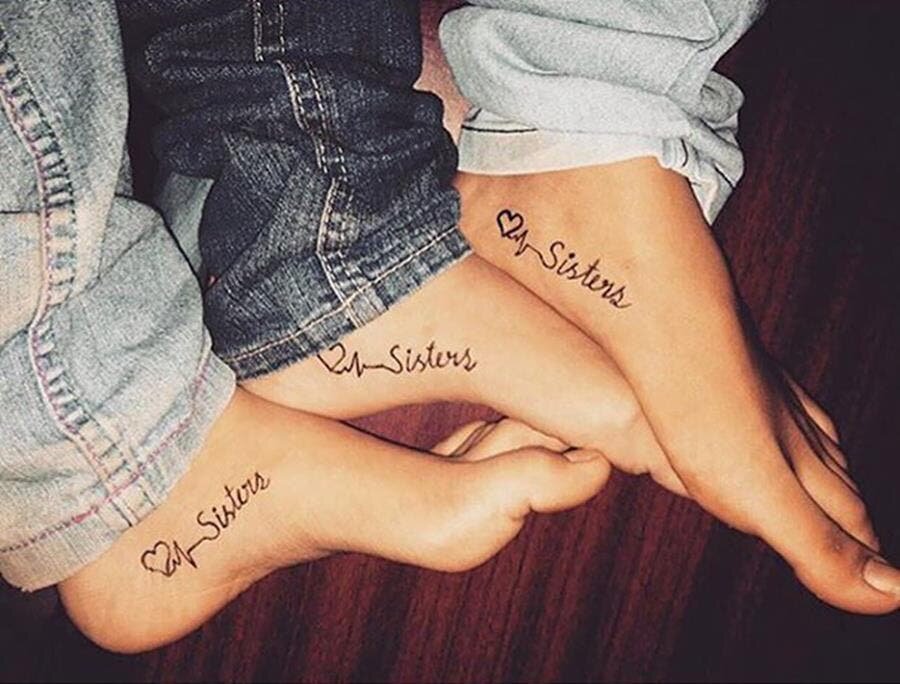 tatouage de soeurs sur le bras