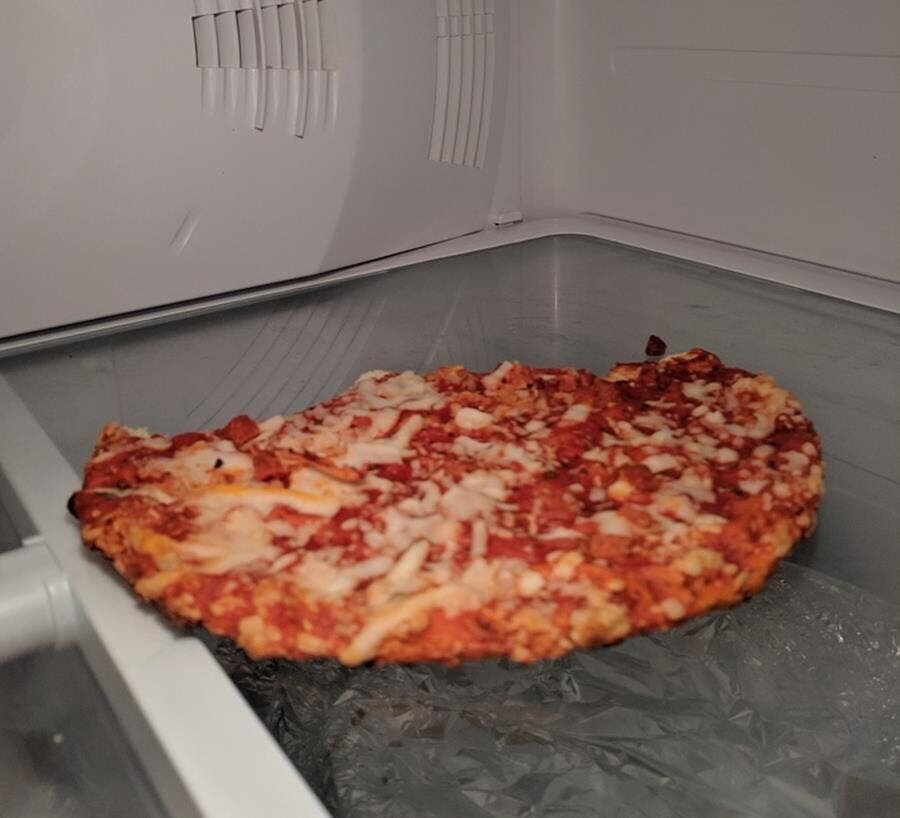 frigo, pizza