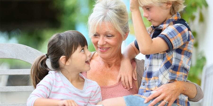 grand mère, petits enfants