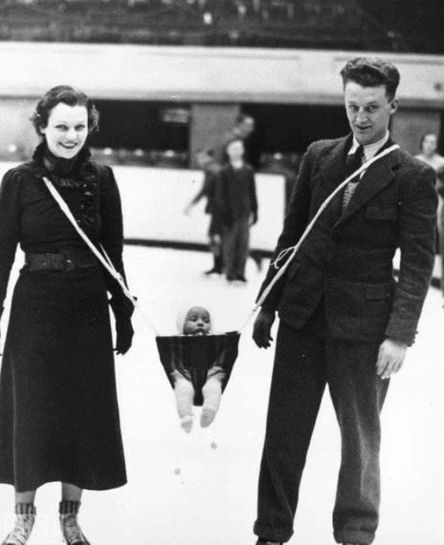 couple, patinoire,bébé