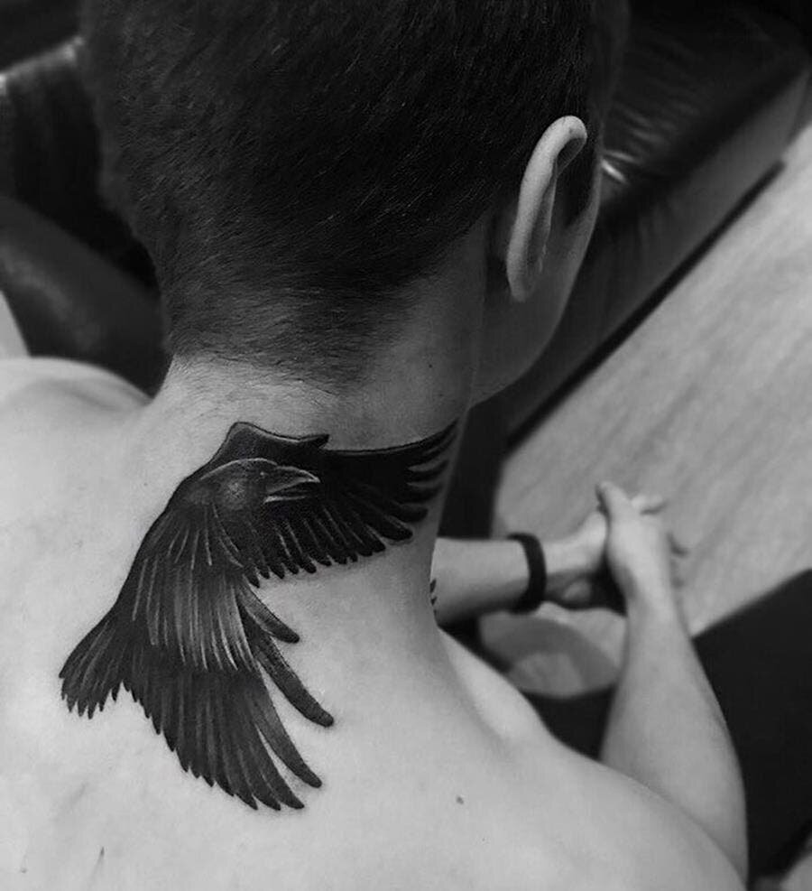 corbeau, tatouage, cou