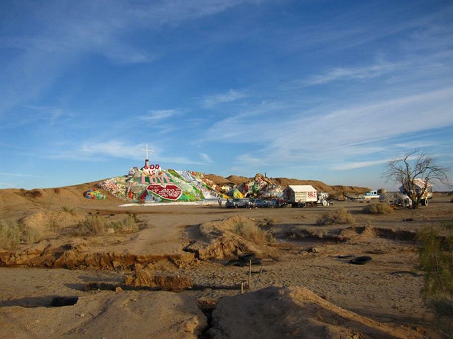 salvation mountain, alentours