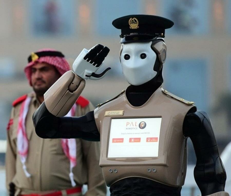 robot, policier, dubaï