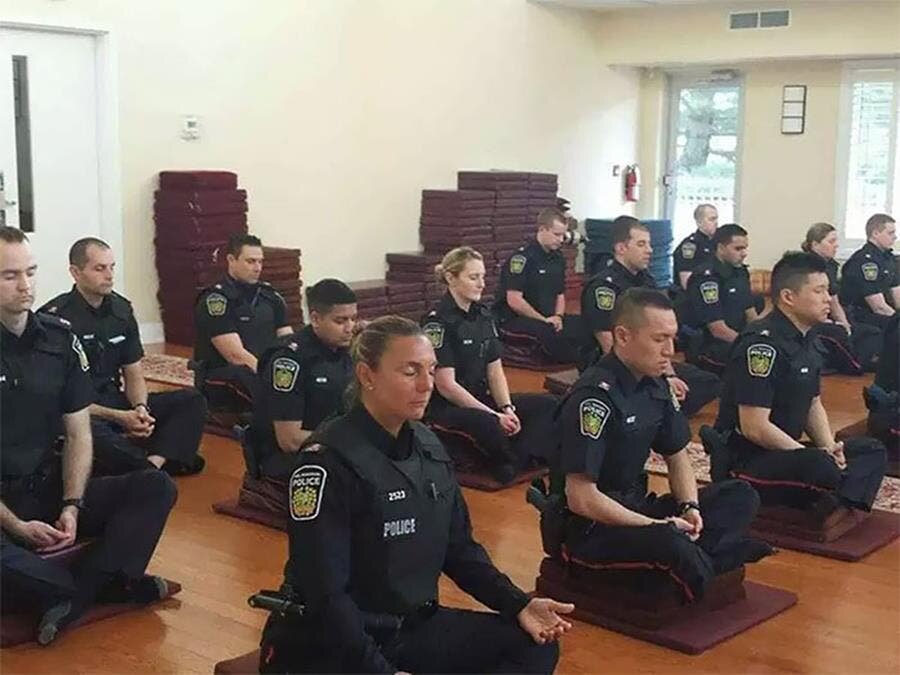 policiers, méditation