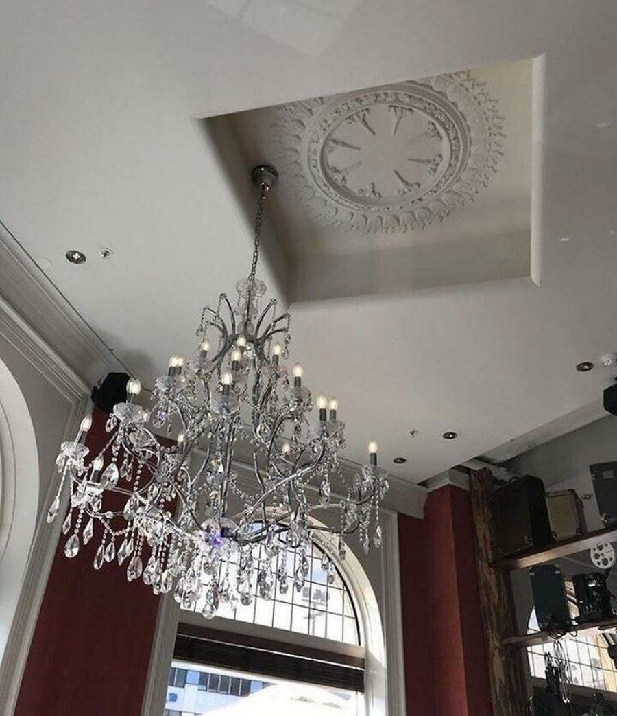 chandelier, mal placé