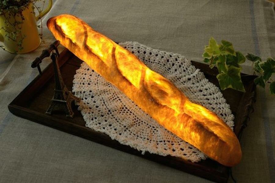 lampe, naperon, baguette