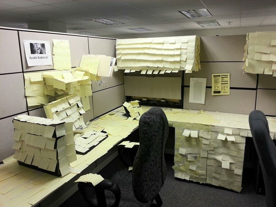 bureau, post-it