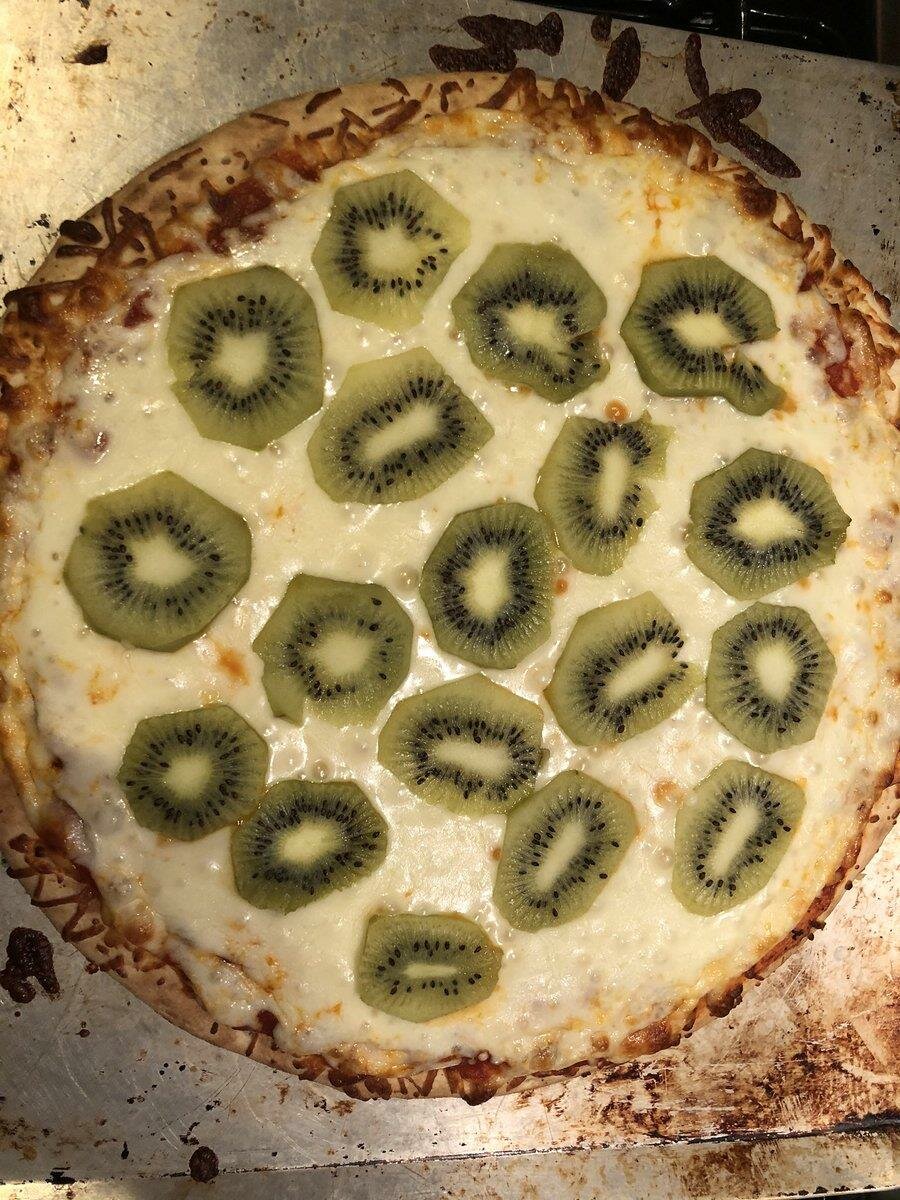 pizza; kiwi, kiwizza