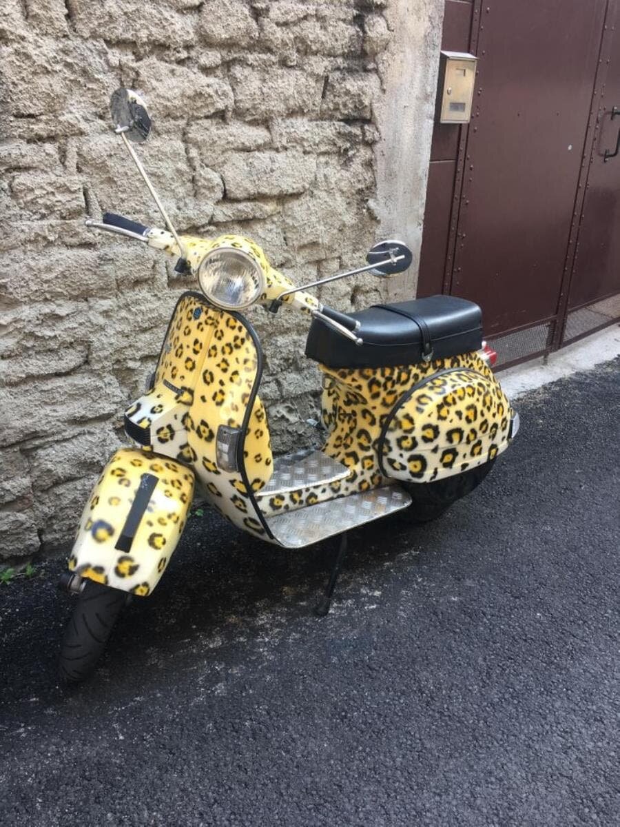 scooter, léopard, fauve, jaune, tâches