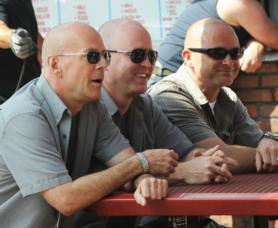 bruce, willis, triplÃ©, cascadeurs, polo, lunettes