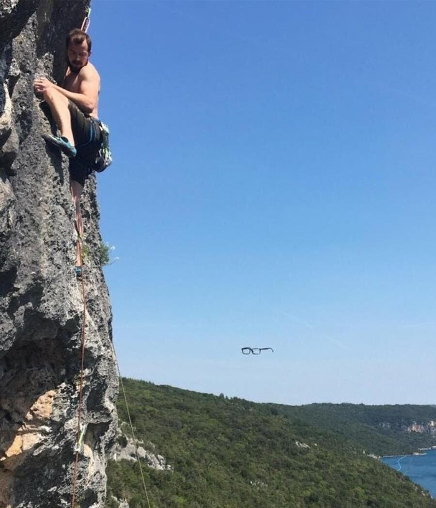 homme montagne lunettes