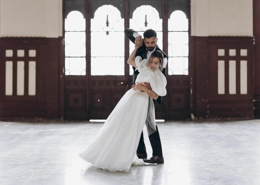 photo couple mariés danse