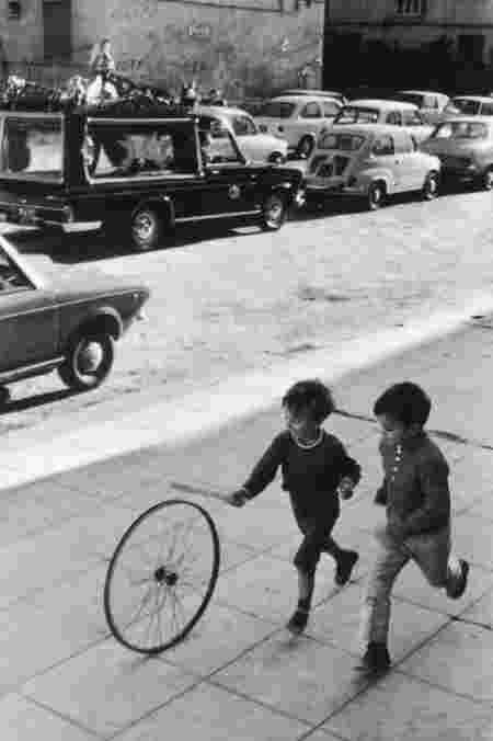 Enfants roue de vélo jeu Palerme 1971